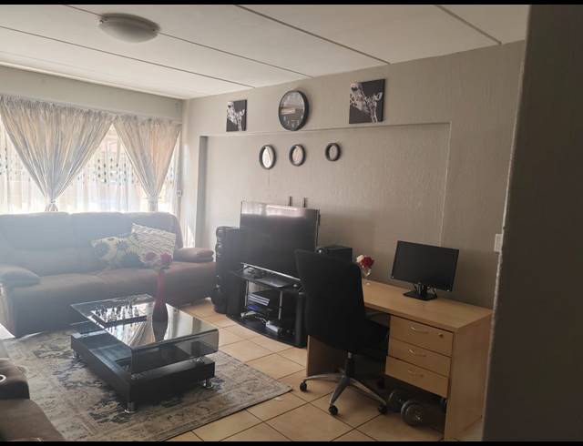 2 BEDROOM TOWNHOUSE TO LET IN DALPARK EXT 11